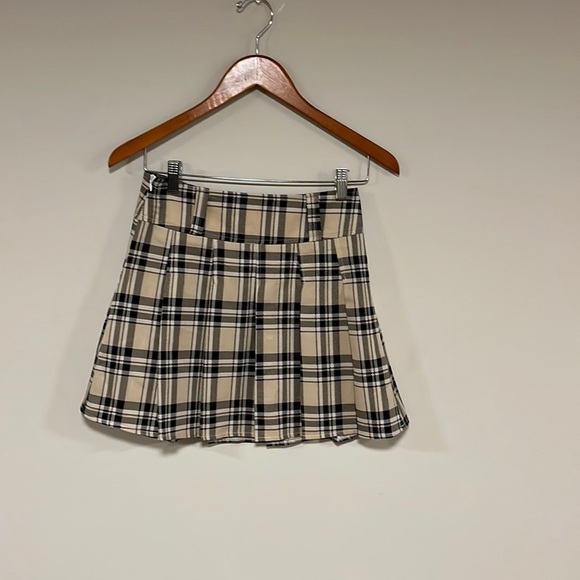 SHEIN Dresses & Skirts - SHEIN PLAID SKIRT SIZE small US 4